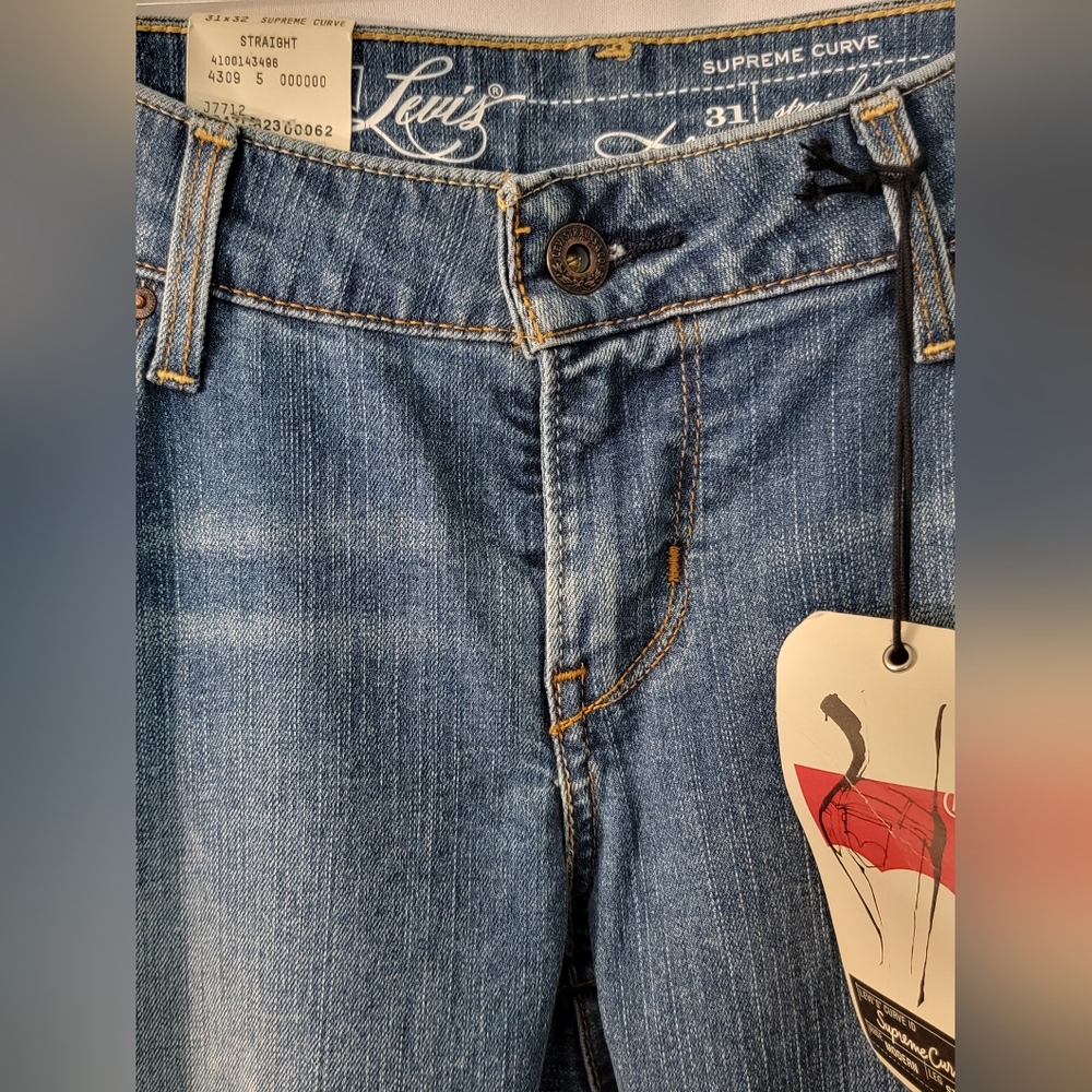 NWT Levi's Classic Straight Leg Jeans Size 31x32 - Picture 5 of 14